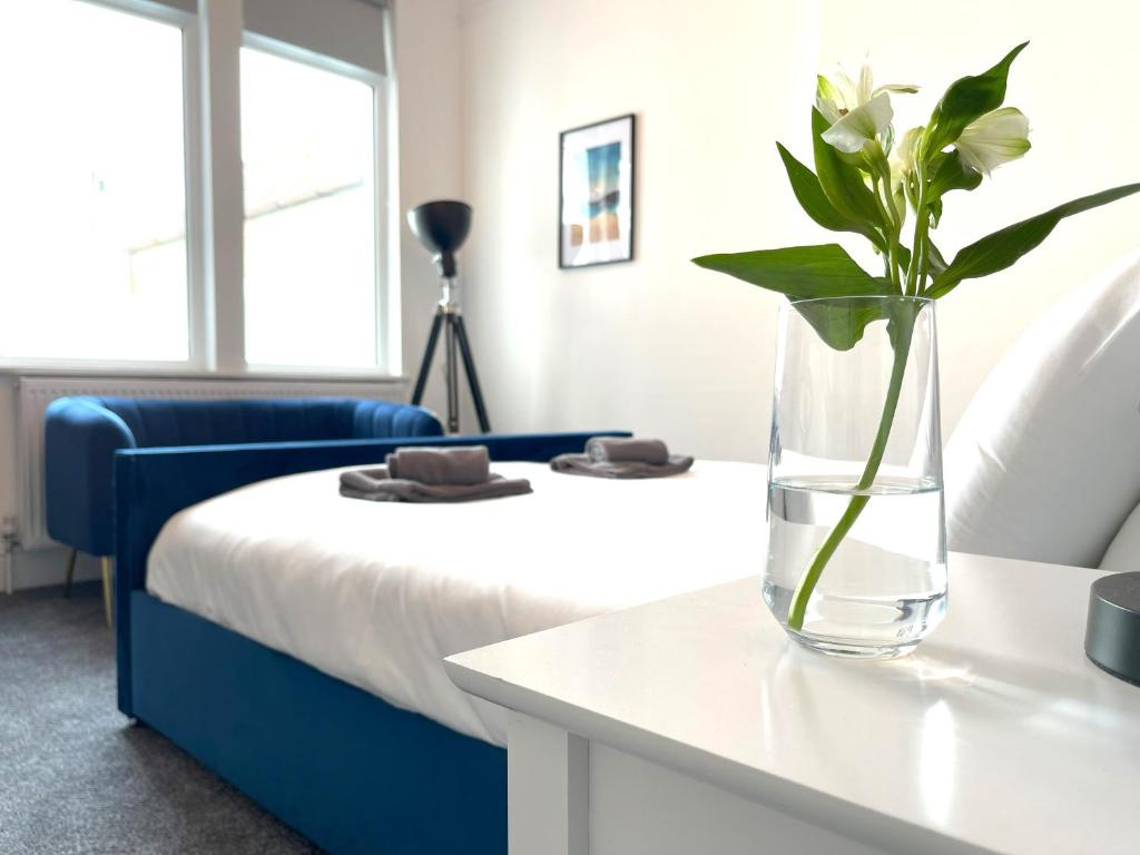 Wind and Waves Apartment by Seaside Llandudno
