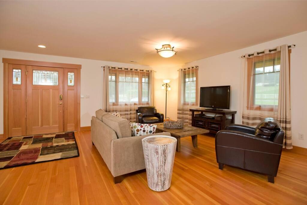 Woodinville's Hollywood Hill Guest House photo 1
