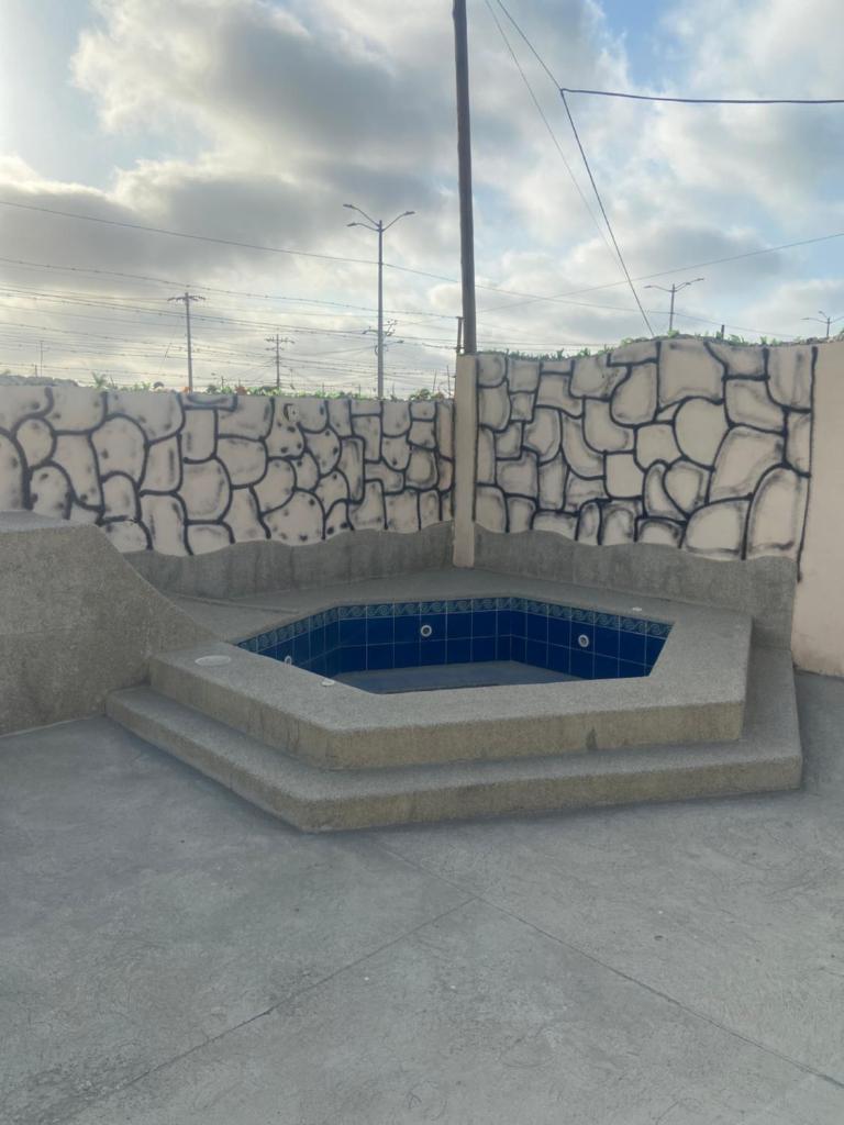 Carlos Espinoza Larrea , Atras de Agua pen photo 2