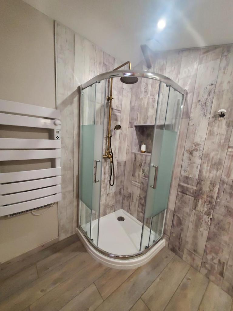 Chambre 25m2 avec salle de douche photo 1
