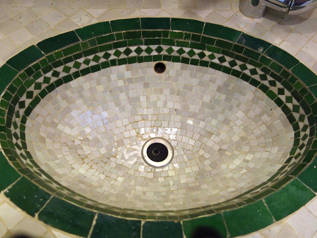 Сьюит (Люкс с кроватью размера «queen-size» и видом на бассейн), Riad Sabah