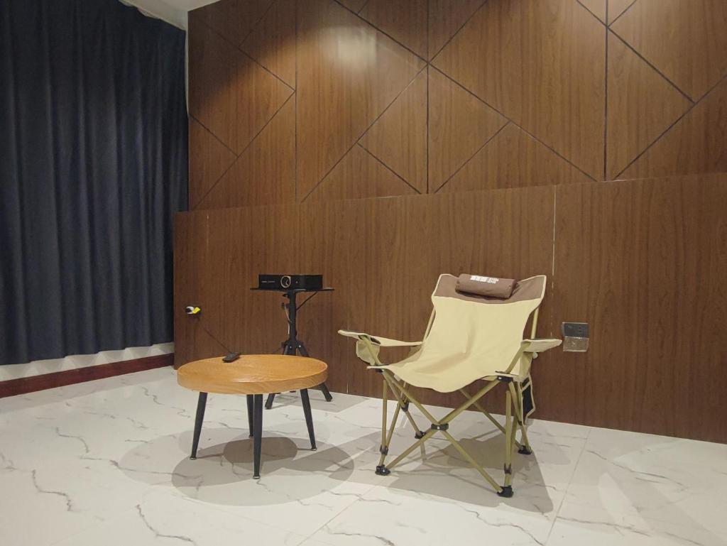Jenny airport lounge photo 4