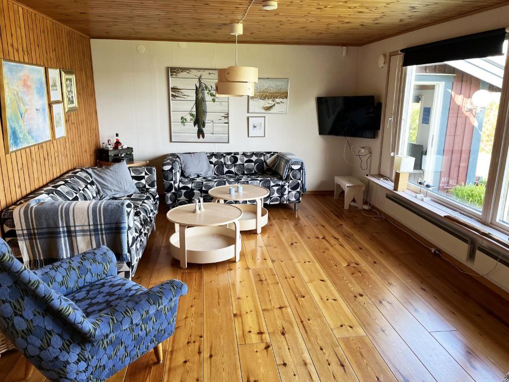Cozy cottage next to the sea, located on Hasslo photo 2