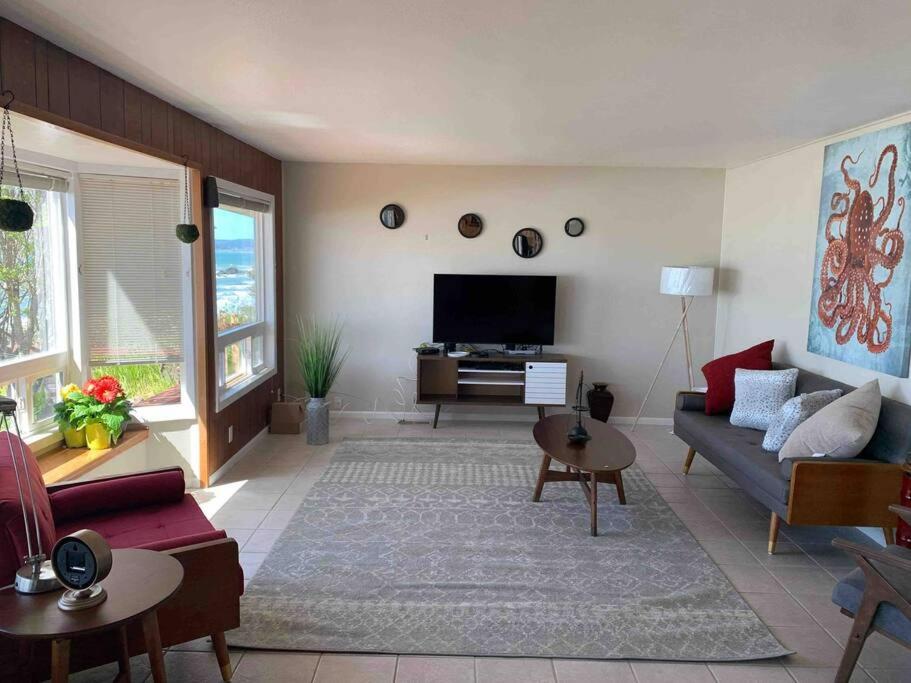 Redwood Coast Beach Front Home California photo 1