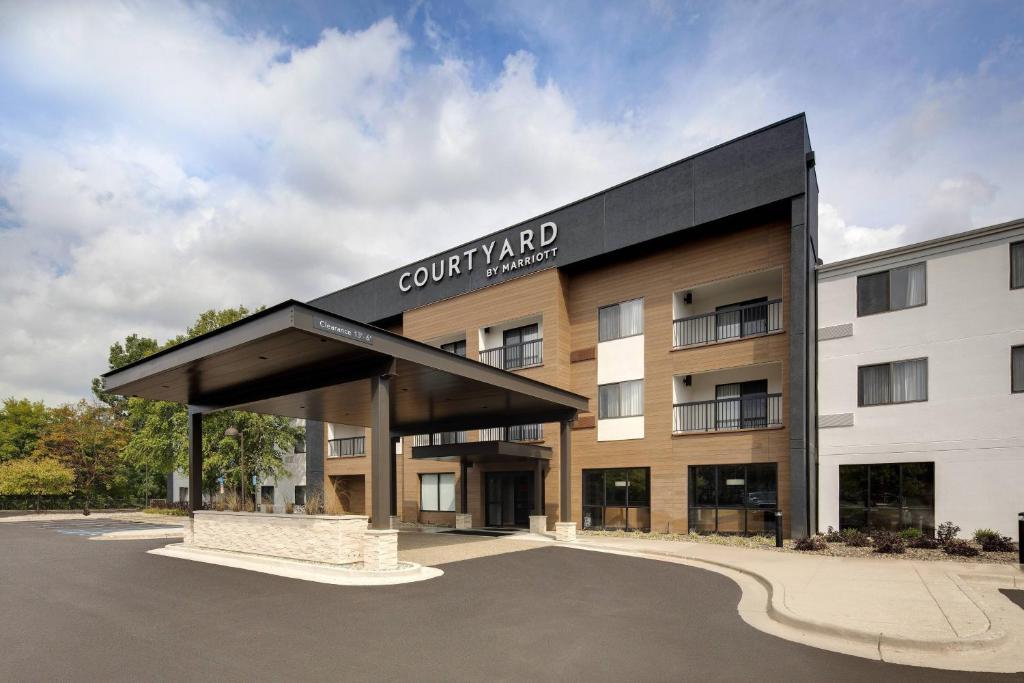 Courtyard by Marriott Grand Rapids Airport image