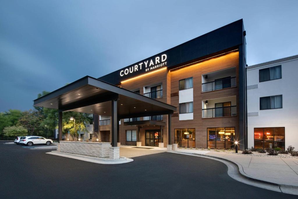Courtyard Grand Rapids Airport photo 1