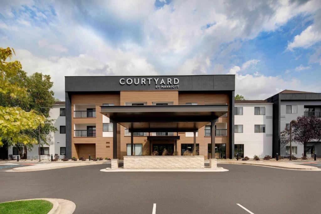 Courtyard Grand Rapids Airport photo 2