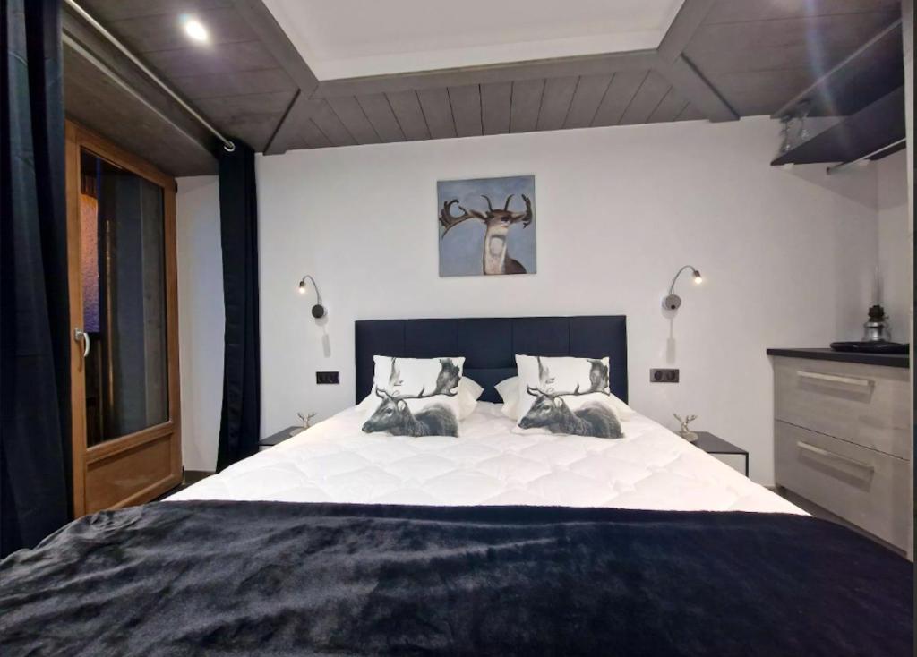 Chalet de 5 chambres avec sauna terrasse amenagee et wifi a Champagny en Vanoise a 1 km des pistes photo 3