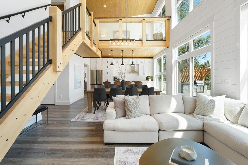 Luxury Muskoka New Build Cottage 4 Bedroom photo 1