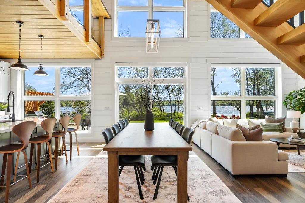 Luxury Muskoka New Build Cottage 4 Bedroom photo 2