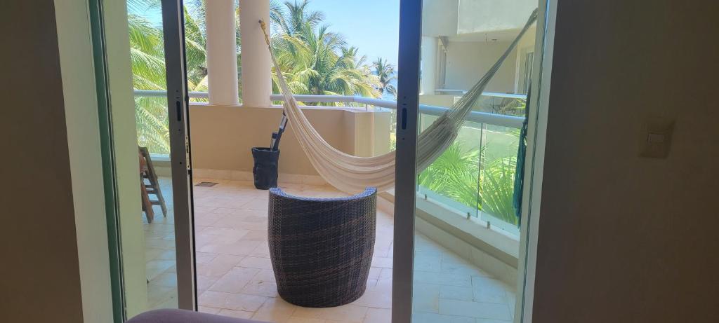 Beachfront Family 3Bdrm Condo with Pool + Balcony photo 4