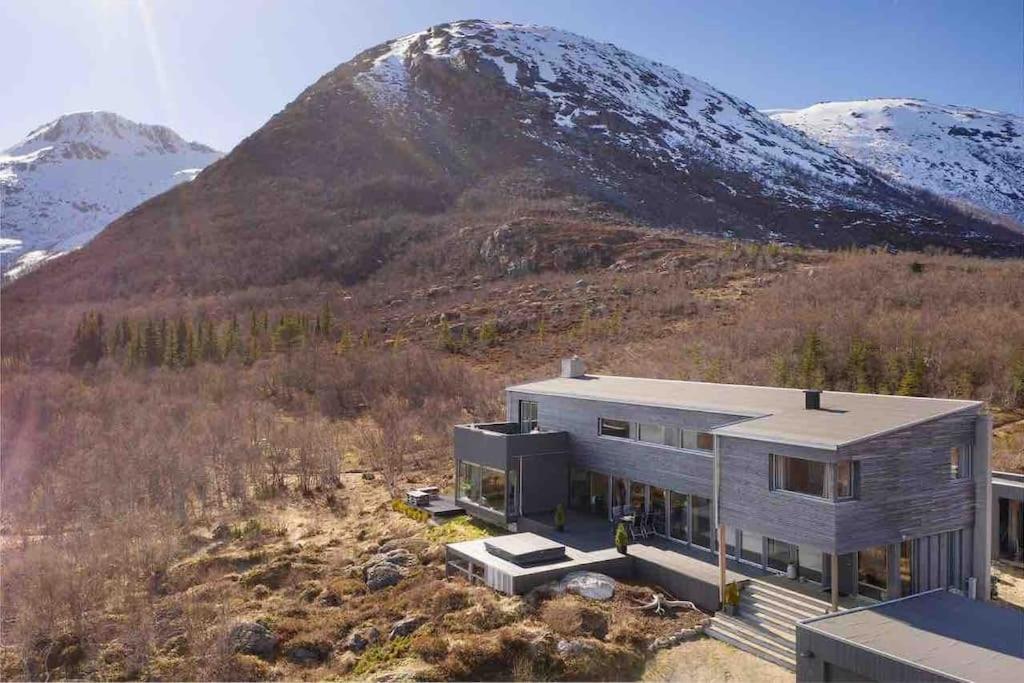 Architect villa with direct nature access and panoramic views