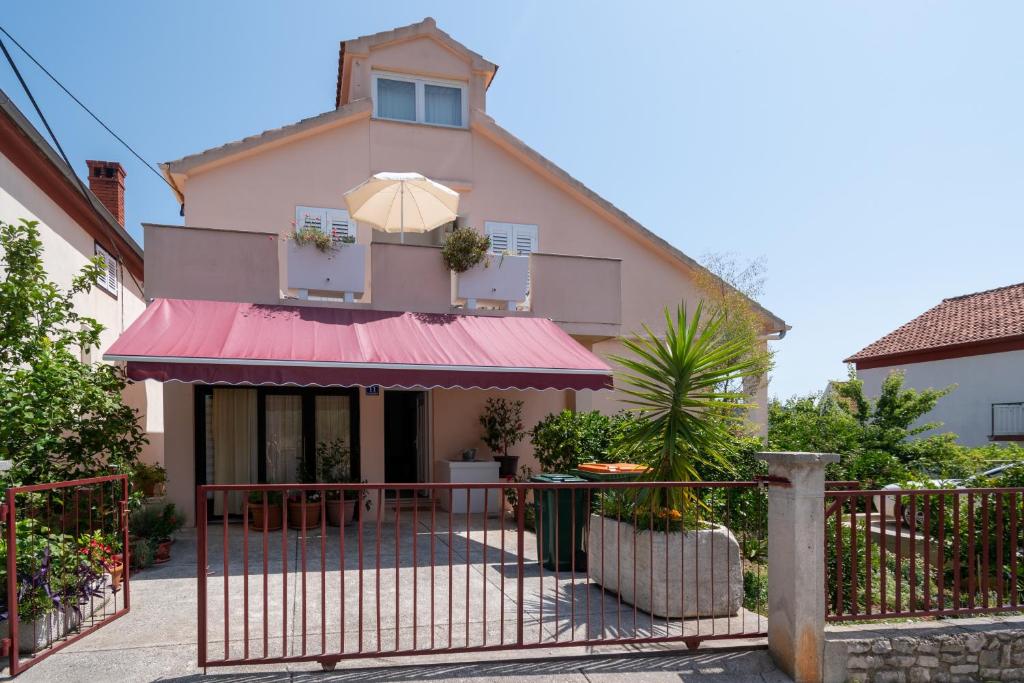 Seaside holiday house Preko, Ugljan - 18077 photo 1