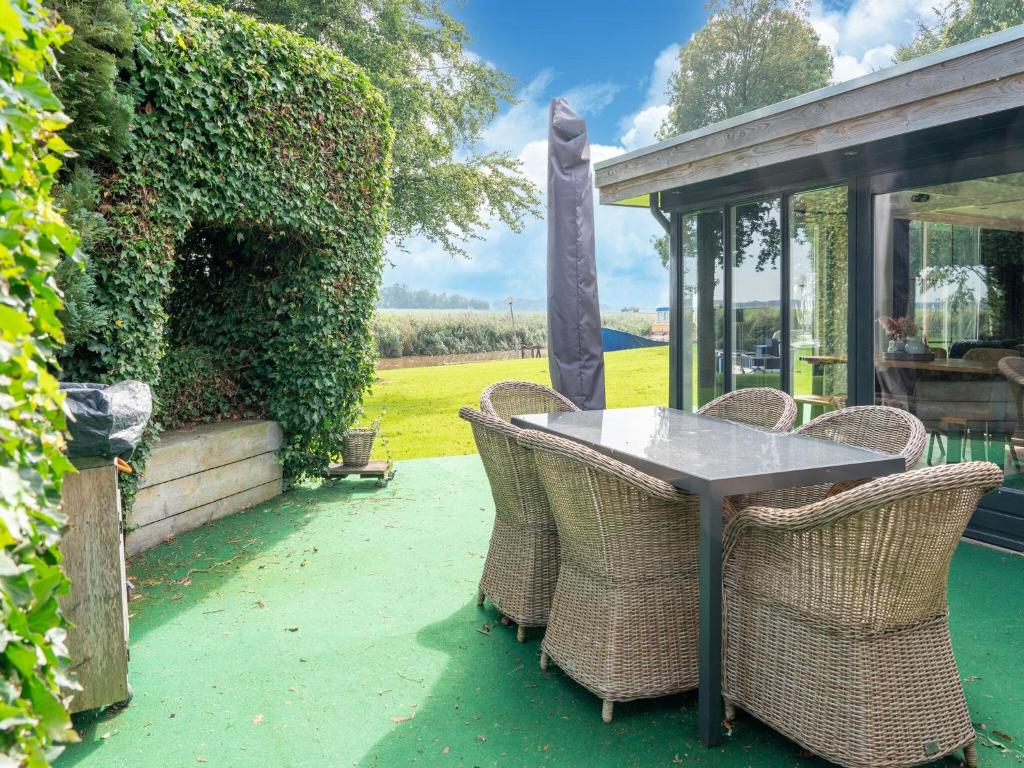 Fantastic Chalet near open water and with open views and terras photo 4
