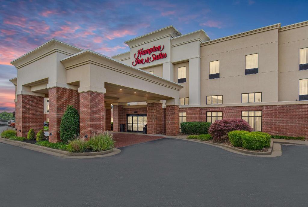 Hampton Inn & Suites Madisonville image