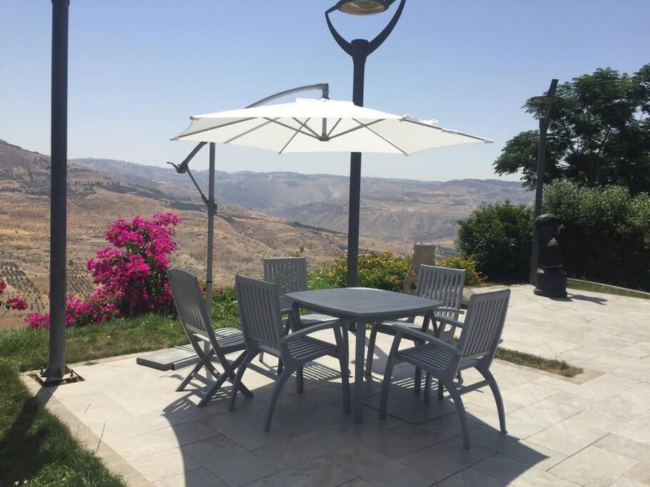 Mountain Pool Suites photo 3