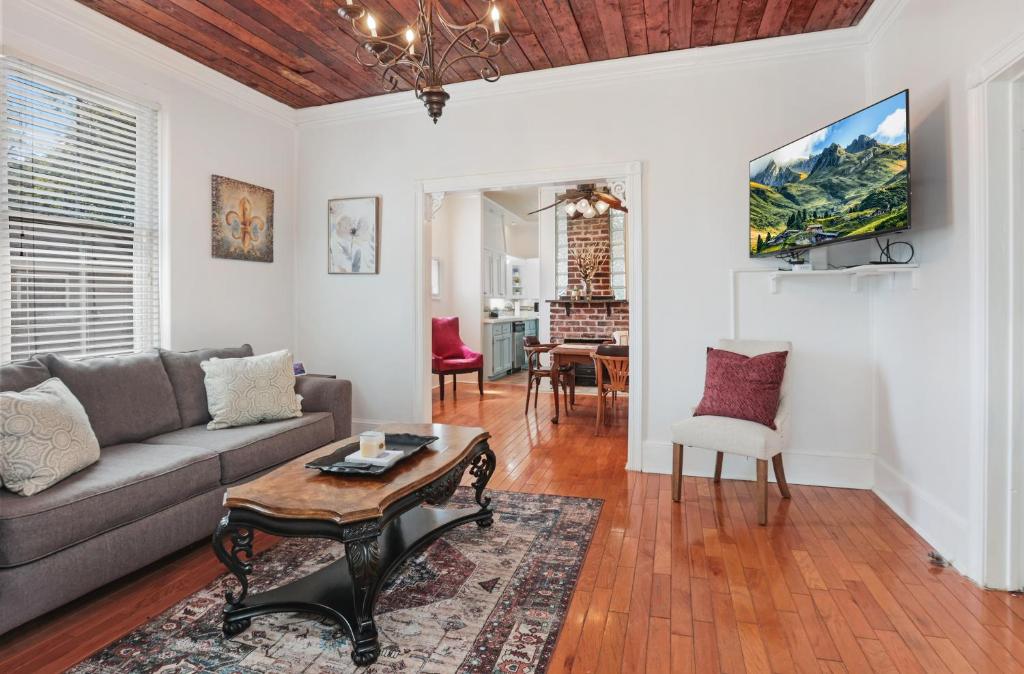 Redstick Cottage image