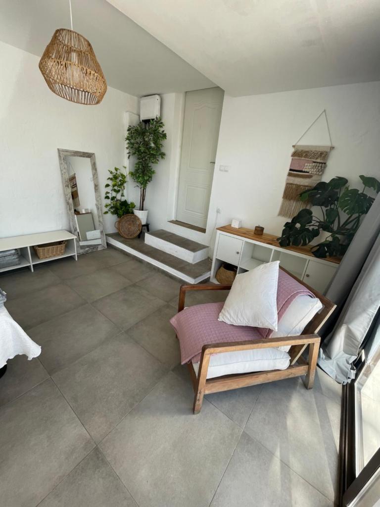 MEDITERRANEAN HOUSE - Habitaciones Privadas en Casa Compartida - Tap to explore photos