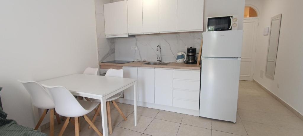 Newly renovated modern apartment in Orlando complex, Costa Adeje photo 2