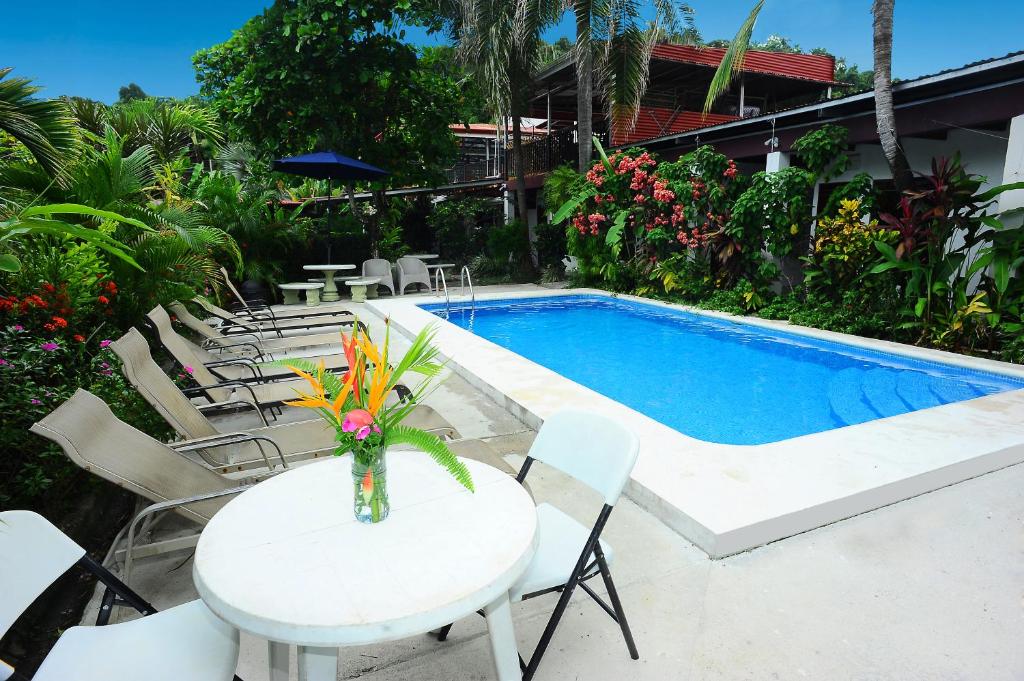 Private Fully Furnished Home at Wide Mouth Frog Hostel Quepos photo 3