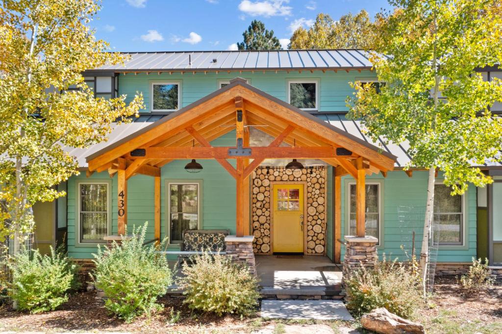Rhapsody on Fall River Vacation Home by Estes Park Homes home photo 2