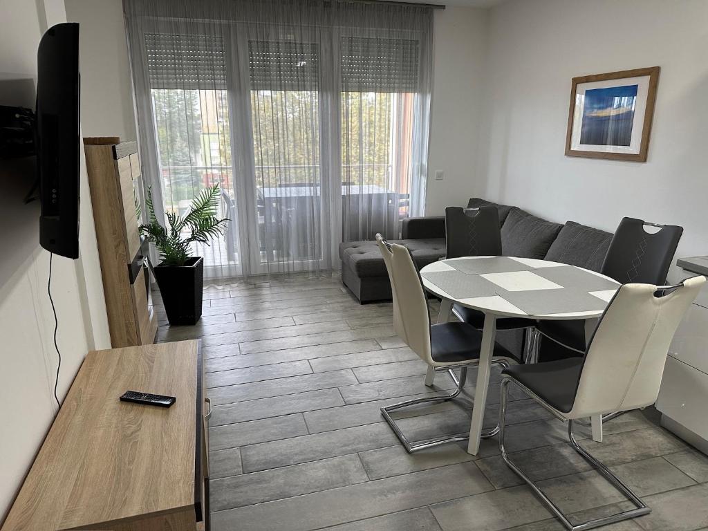 Mifi Apartman Balatonlelle photo 3