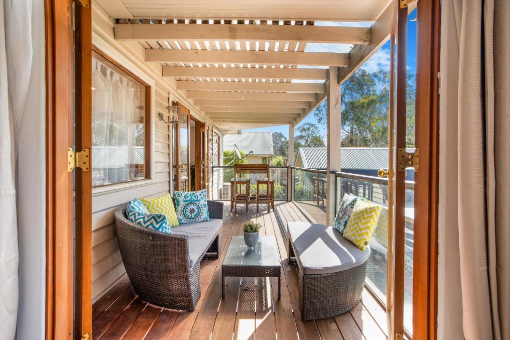 Hidden Gem - The Panoramic Tree View Home in Melbourne City photo 2