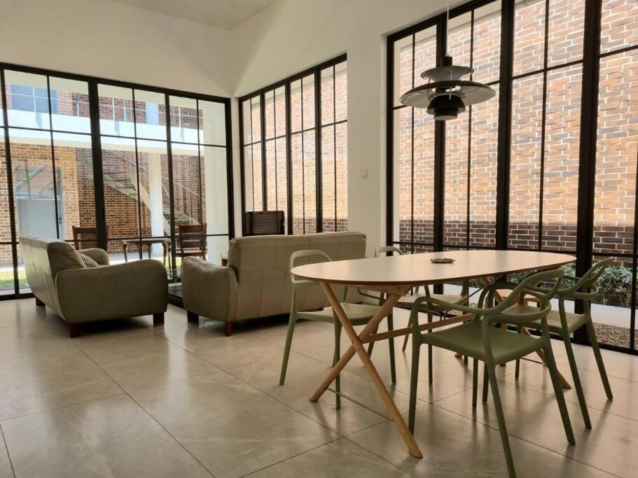 Modern Brickhouse photo 1