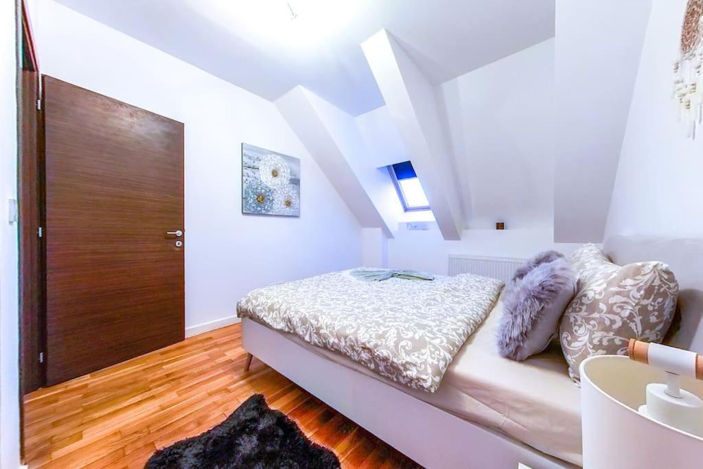 Bucharest Central D Apartment - Tap to explore photos