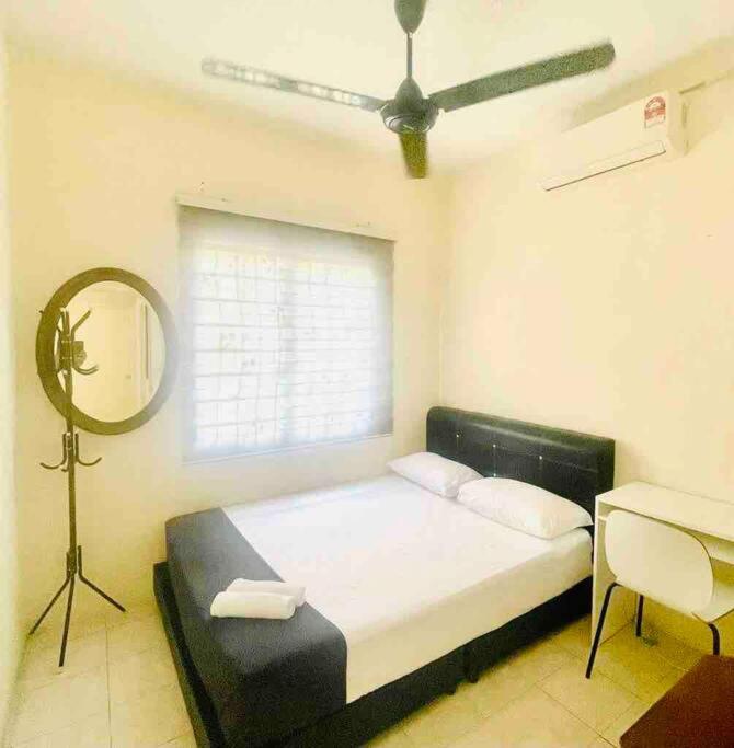 Landed 3BR near Bangi Wonderland - Wi-Fi, Netflix photo 2