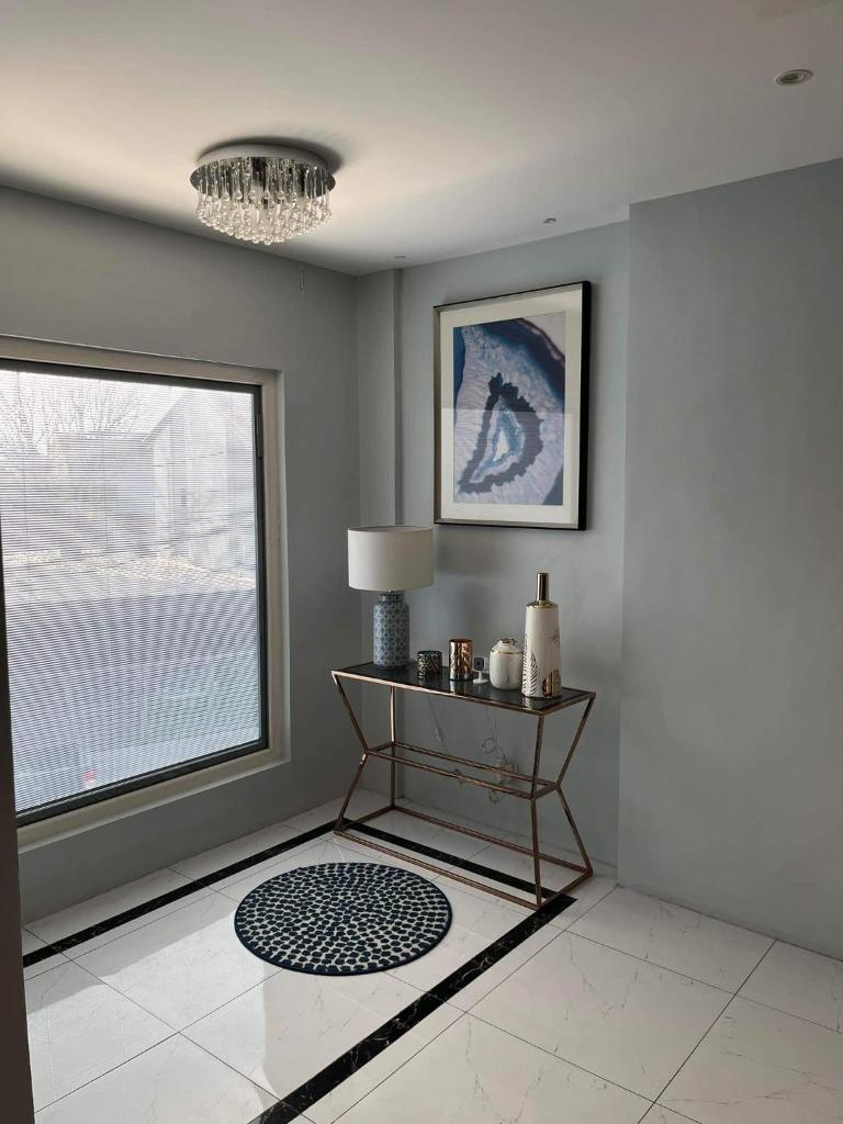 Luxury 4 Bedroom Apartment photo 4
