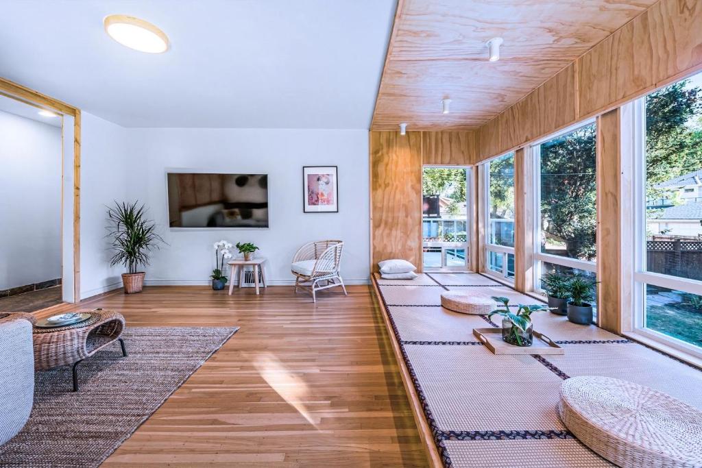 Three-Tree Villa-Central Location photo 2