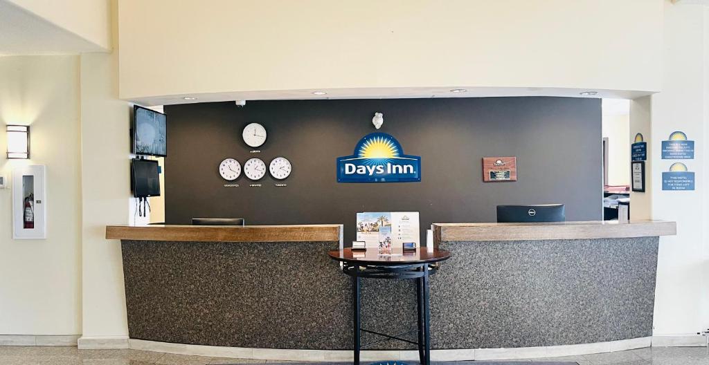 Days Inn by Wyndham Grande Prairie photo 1