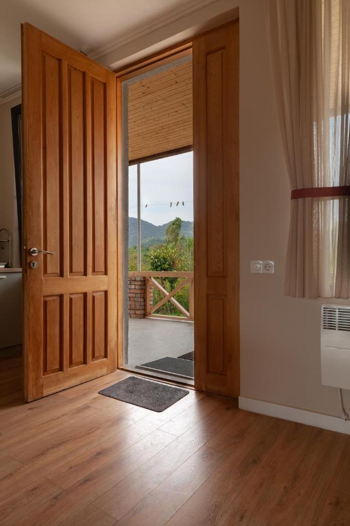 Newly renovated 3-bedroom Bungalow in rural area photo 2