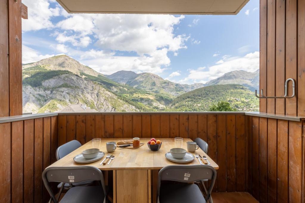 Studio de charme avec vue sur le Val d'Allos, parking et Wifi gratuit photo 1