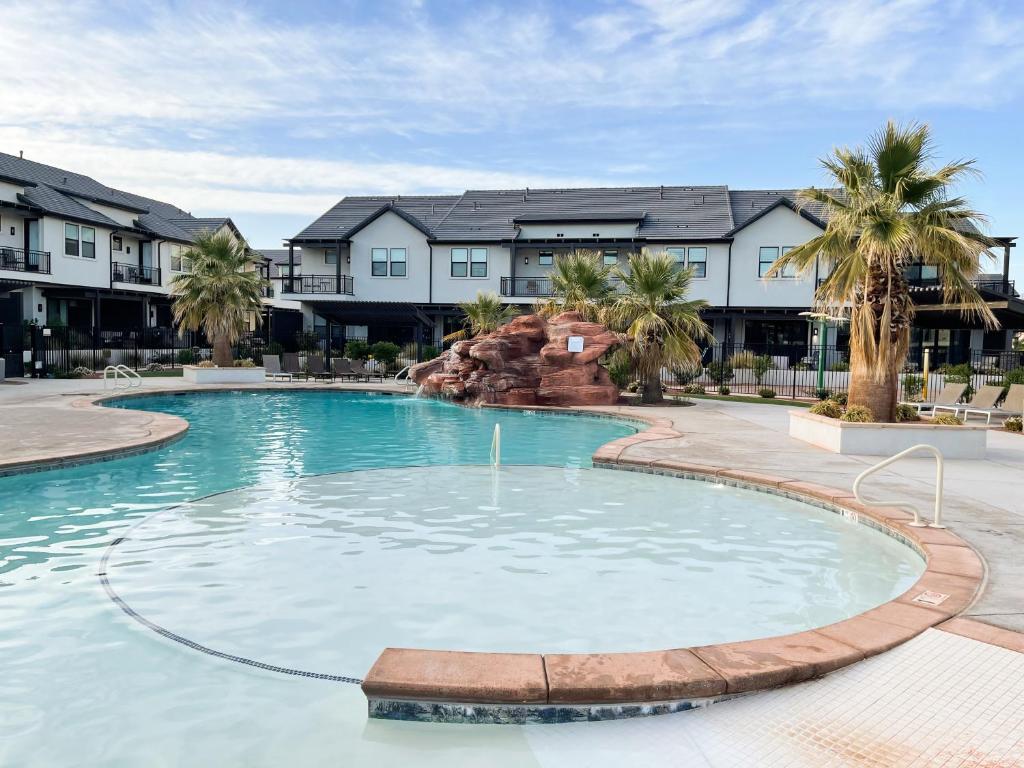 Kantada in the Sun - Poolside Retreat image