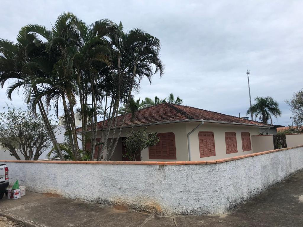 Bela casa, com internet, piscina e churrasqueira para descansar e desfrutar, dias de paz photo 2