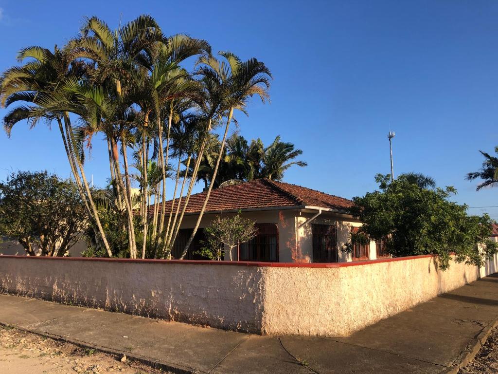 Bela casa, com internet, piscina e churrasqueira para descansar e desfrutar, dias de paz photo 1