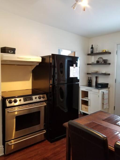 Logement avec stationnement tennis et piscine photo 3