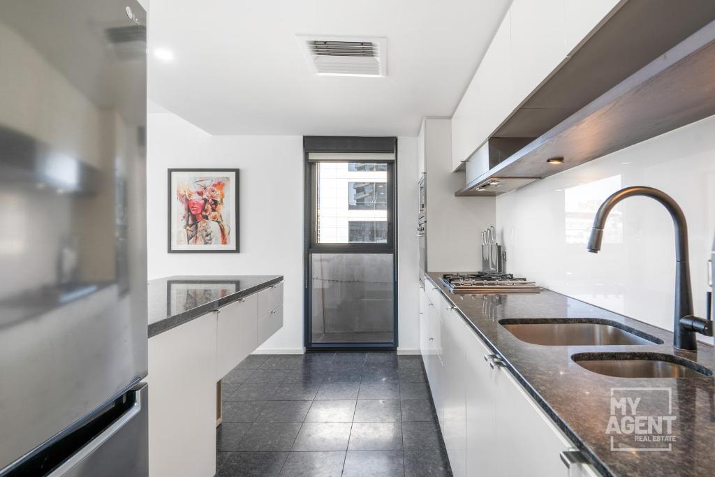Spectacular Victoria Harbour Apartment Docklands photo 4