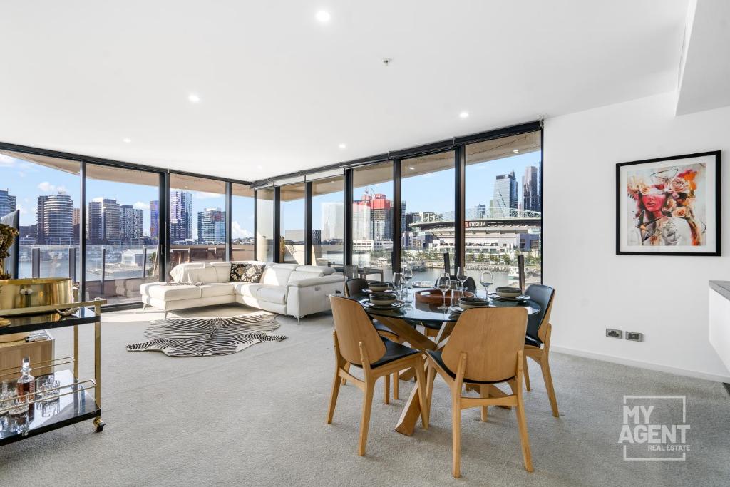 Spectacular Victoria Harbour Apartment Docklands photo 2