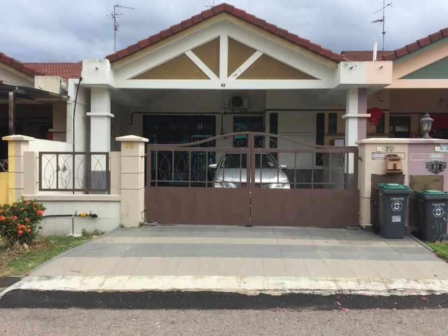 June's Homestay@ Puteri Wangsa near Aeon & IKEA photo 1