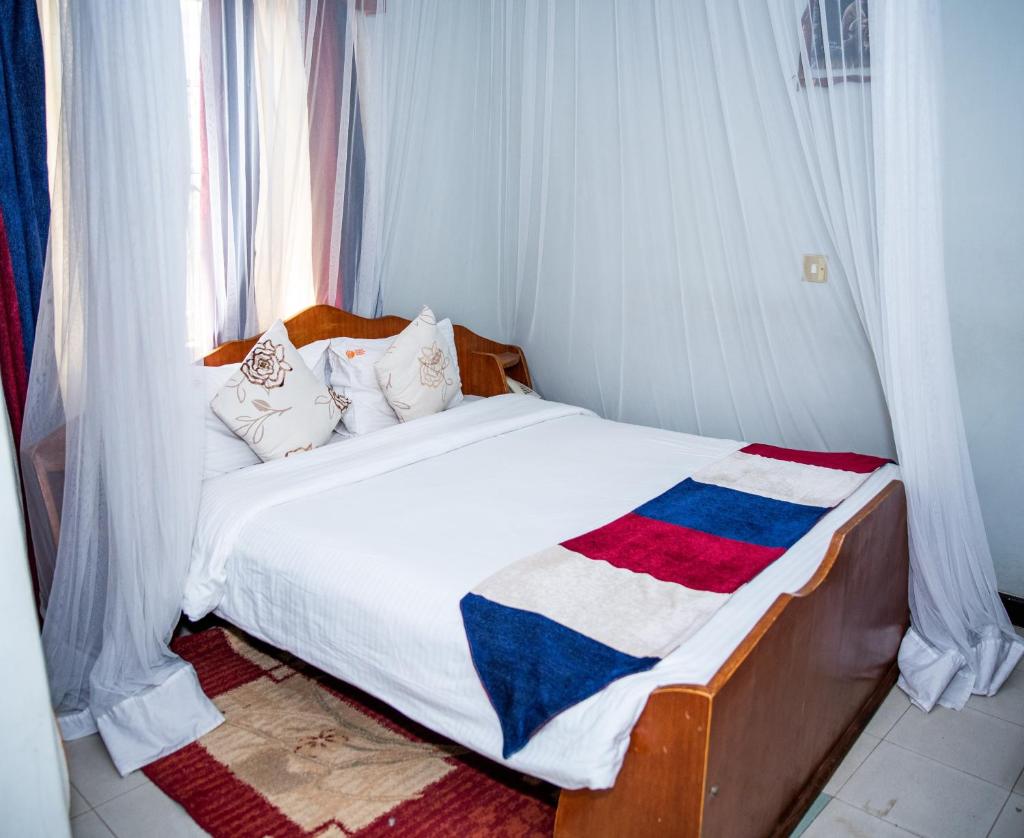 Jupiter Guest House - Parklands - Tap to explore photos