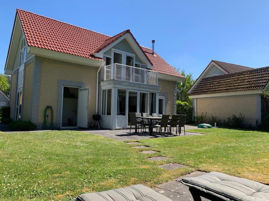 Groot vakantiehuis direct aan het Zeeuwse strand photo 1