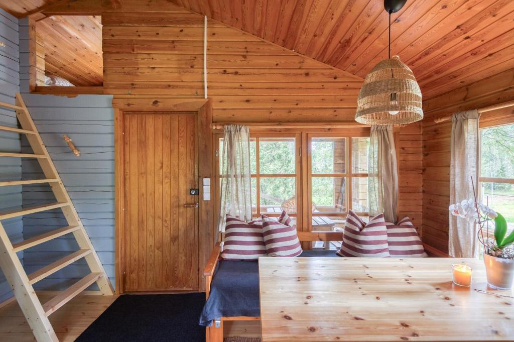 Pinetree Cottages Cozy log cabin photo 1