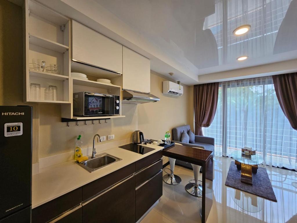 Phuket Airport Hotel at Mai Khao Beach photo 2