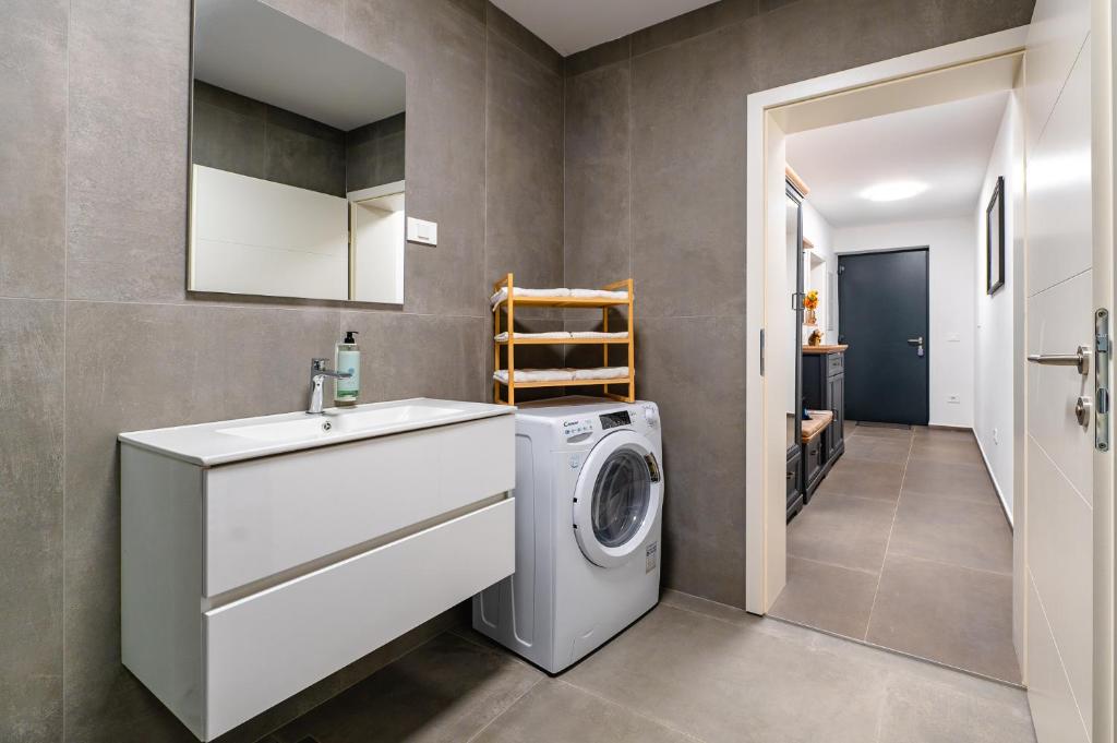 Apartments Luxury AD photo 3