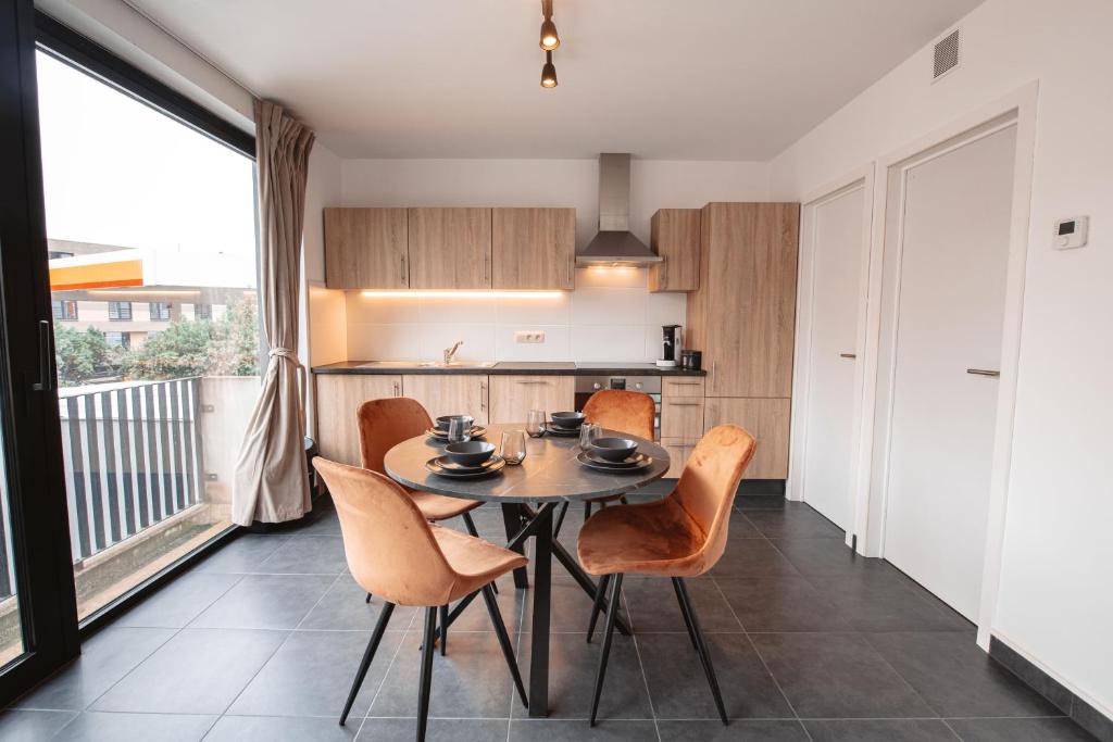 K&Y suites 2 ,500m to Brussels airport! photo 1