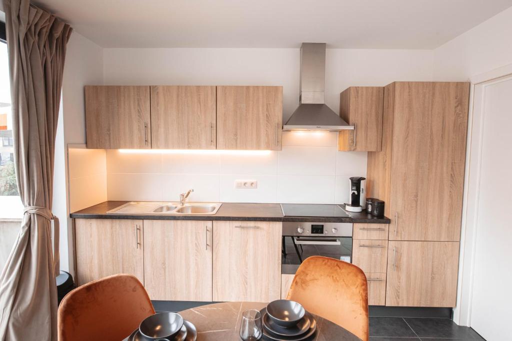 K&Y suites 2 ,500m to Brussels airport! photo 4