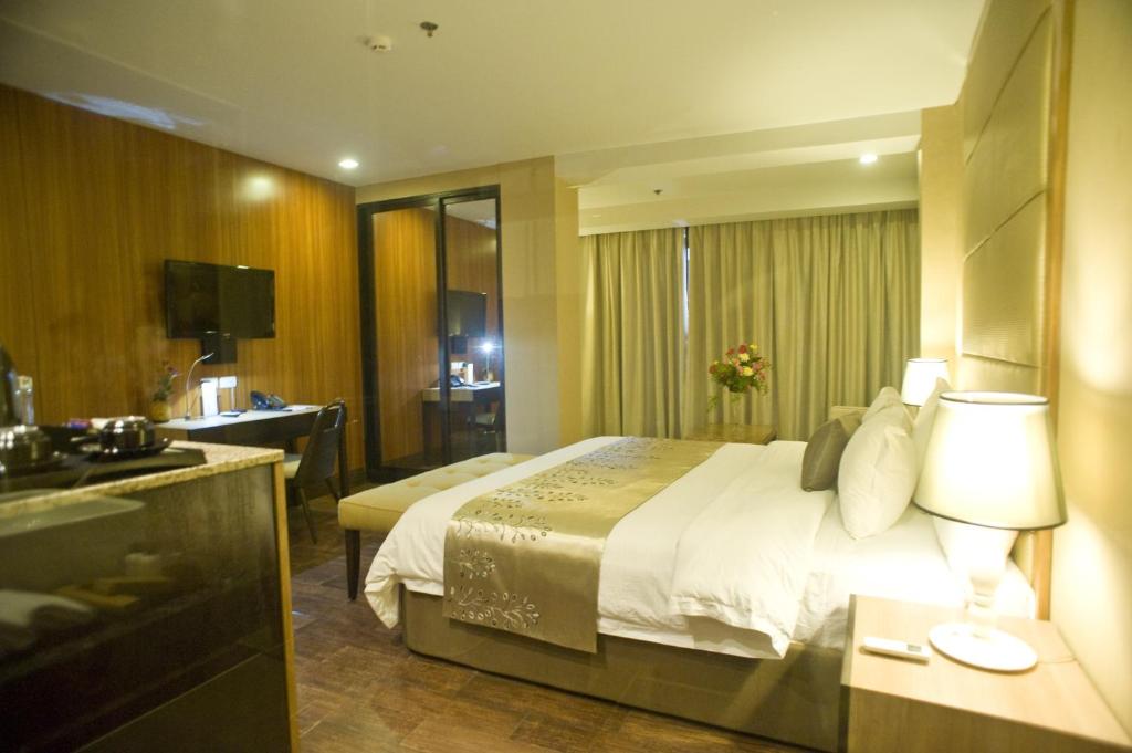 Goldberry Suites & Hotel Mactan - Tap to explore photos